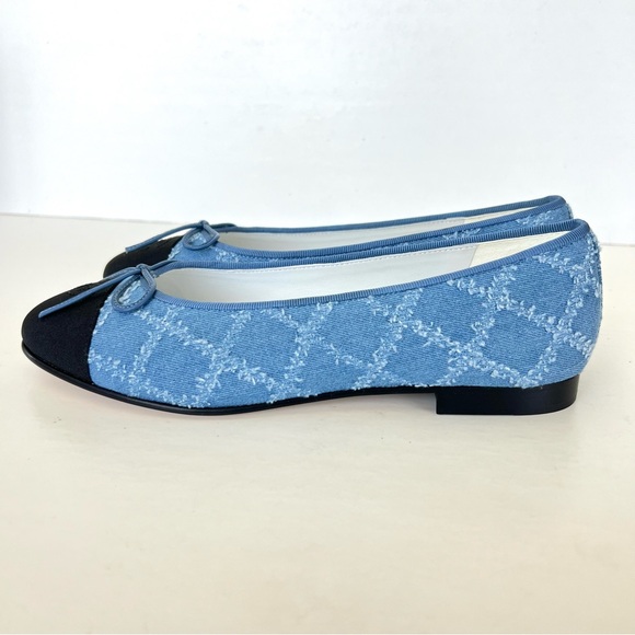 ♦️SOLD♦️CHANEL Blue Denim Black Cap Toe Grosgrain CC Logo Ballerina Flats Sz - Picture 8 of 14
